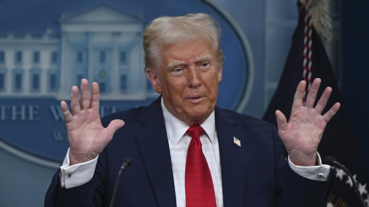 Trump’tan Zelenskiy’e rafineri saldırıları ve barış görüşmeleri eleştirisi
