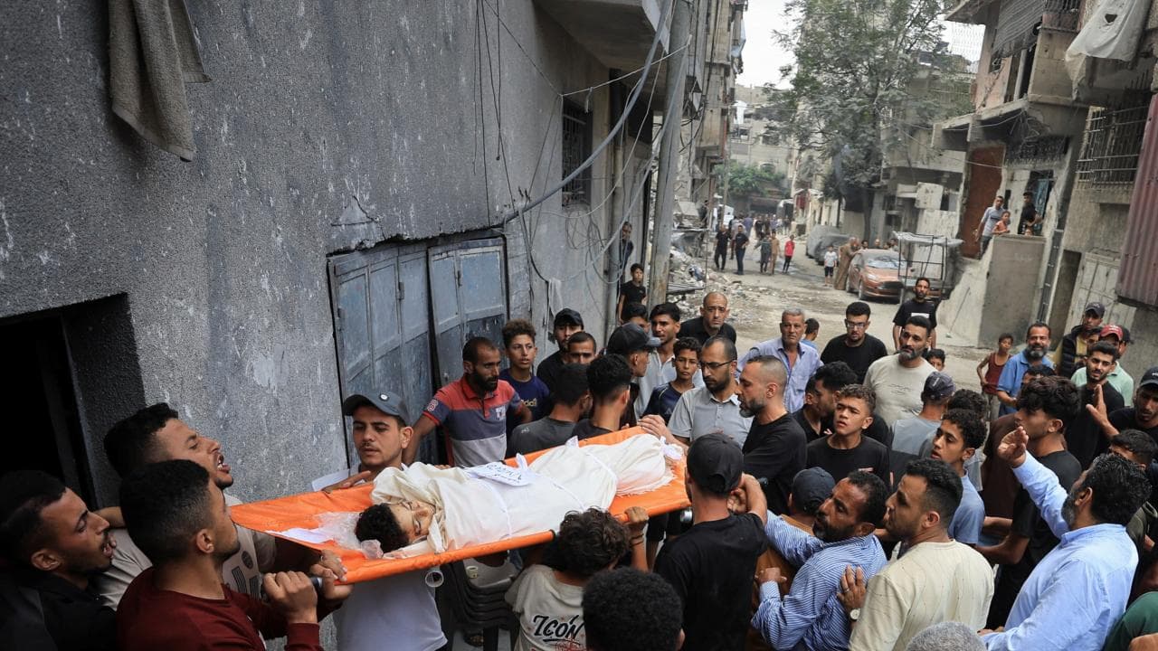 Gazze'de enkaz altından çıkarılan 75 Filistinlinin cenazesi defnedildi