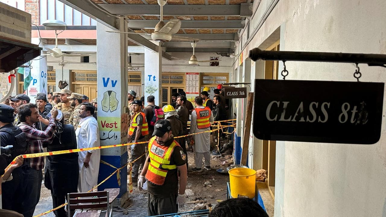 Peşaver’de özel okulun çatısı çöktü: 32 öğrenci ve bir öğretmen öldü
