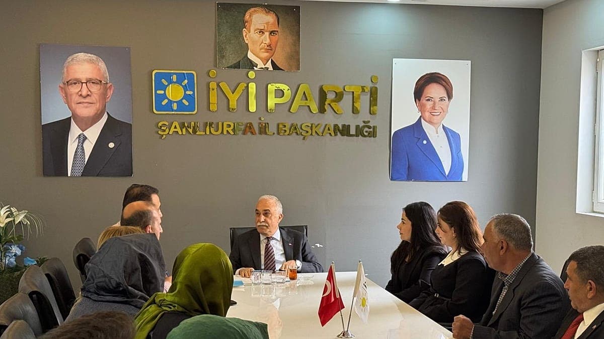 İYİ Parti'de 'Türklük' tartışması: Ahmet Eşref Fakıbaba istifa etti