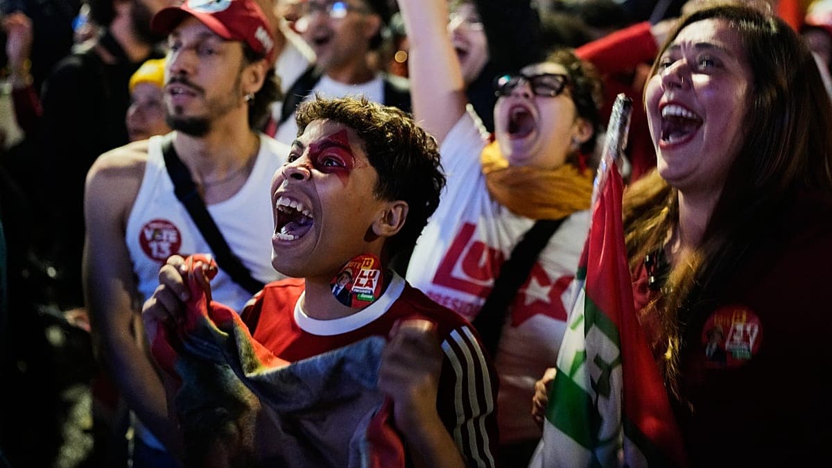 Brezilya: Binlerce kişi Lula'nın seçim zaferini sokaklarda kutluyor