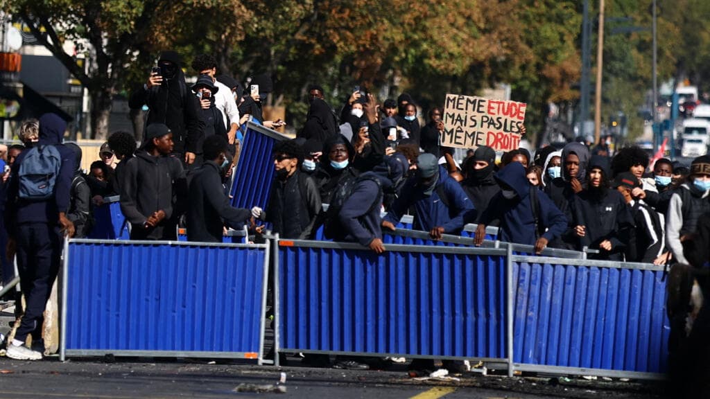 Fransa’da okul protestoları ülke geneline yayıldı: Yeni Sarı Yelekliler mi?
