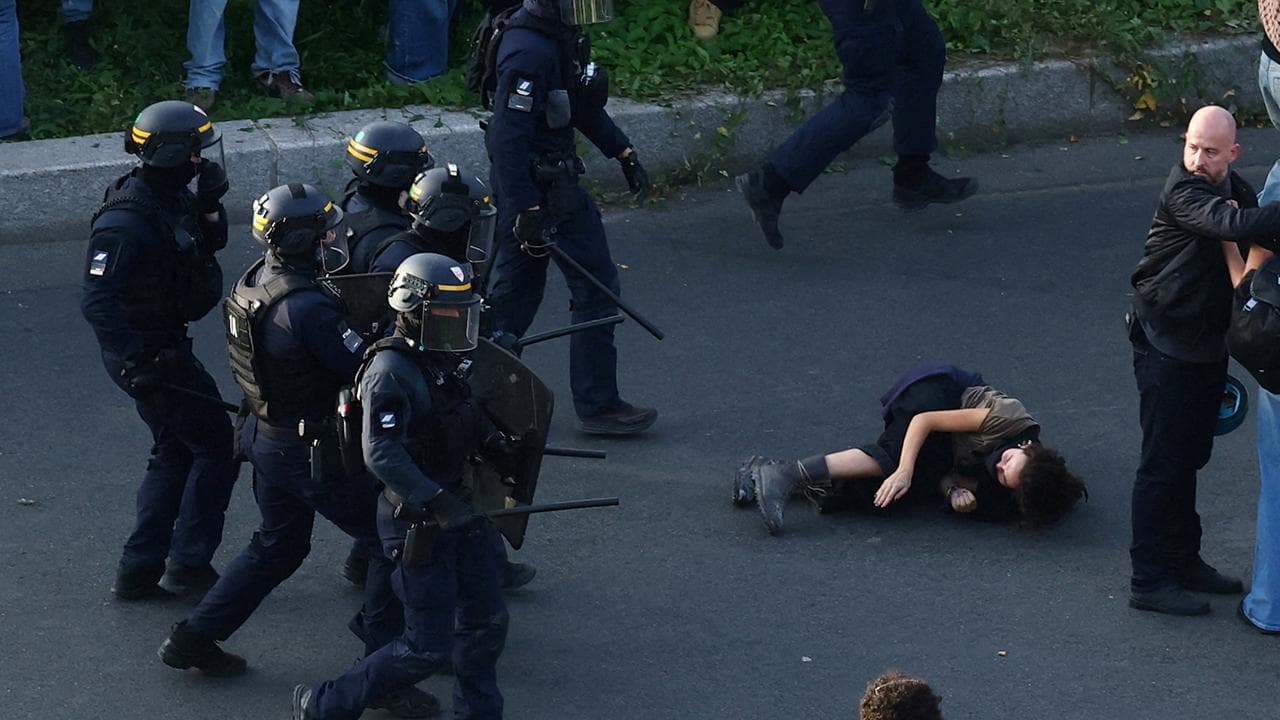 Fransa'da polise okul protestolarında gençlere savaş benzeri yaralanmalar yaşattığı suçlaması
